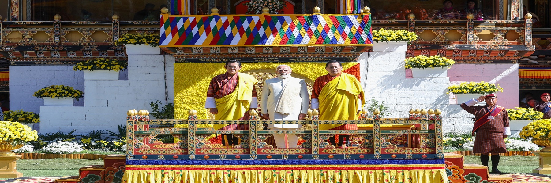 प्रधानमंत्री ने भूटान के थिम्पू में चांगलीमेथांग उत्सव मैदान में महामहिम चतुर्थ ड्रुक ग्यालपो की 70वीं जयंती मनाने के कार्यक्रम में भाग लिया