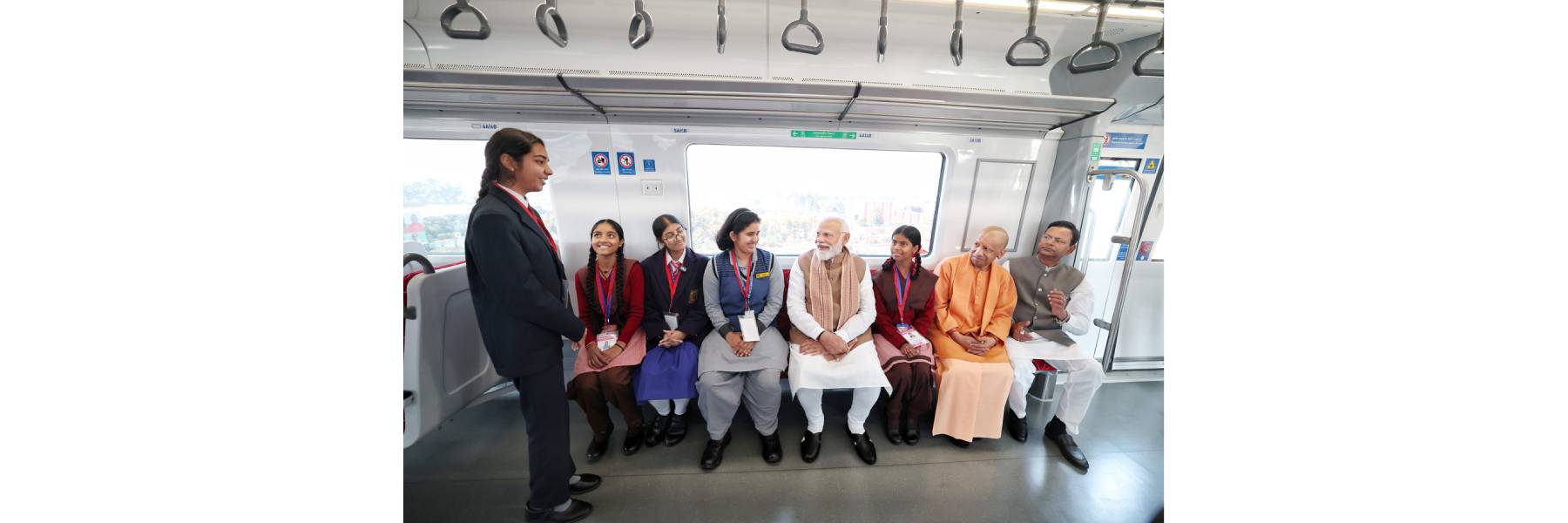 प्रधानमंत्री ने उत्तर प्रदेश के मेरठ साउथ स्टेशन तक मेट्रो की सवारी की।