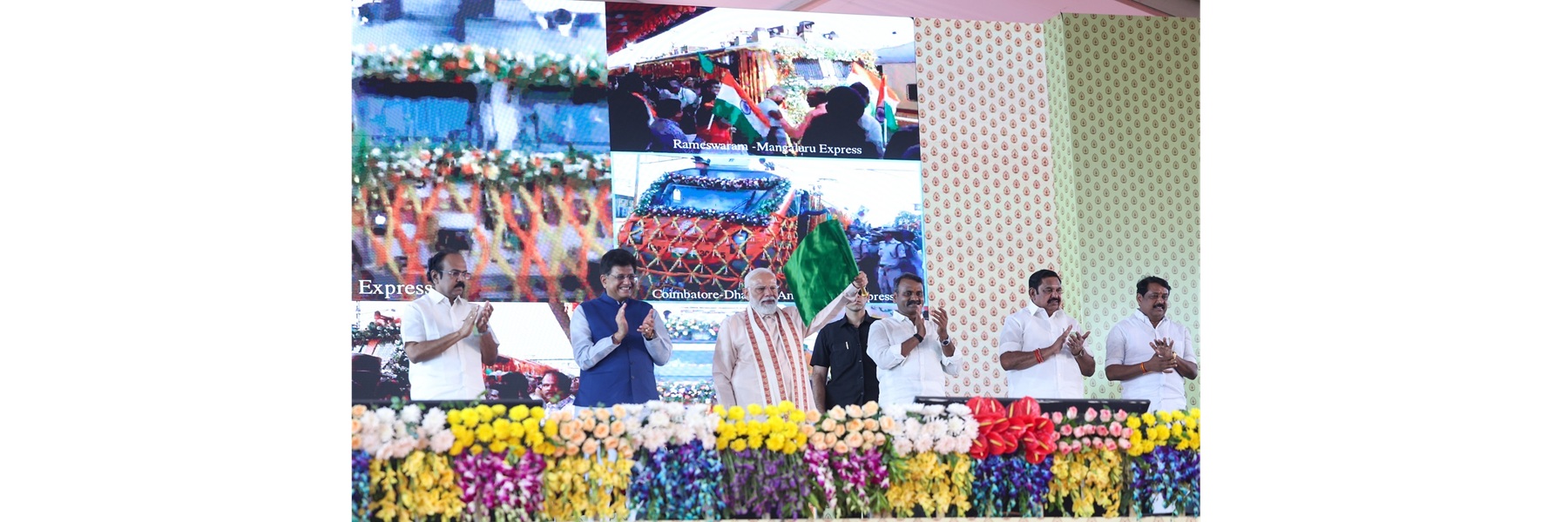 प्रधानमंत्री ने तमिलनाडु के तिरुचिरापल्ली में विभिन्न परियोजनाओं की आधारशिला रखी, उद्घाटन किया और उन्हें हरी झंडी दिखाकर रवाना किया।