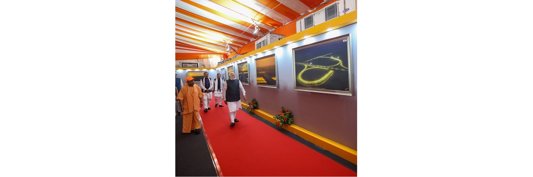 उत्तर प्रदेश के हरदोई में गंगा एक्सप्रेसवे के उद्घाटन पर प्रधानमंत्री।