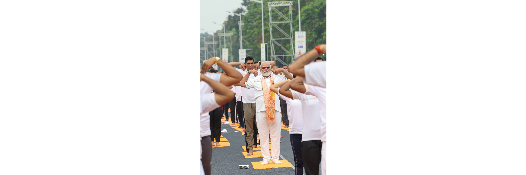 प्रधानमंत्री ने पश्चिम बंगाल के कोलकाता में 12वें अंतर्राष्ट्रीय योग दिवस-2026 समारोह में भाग लिया।