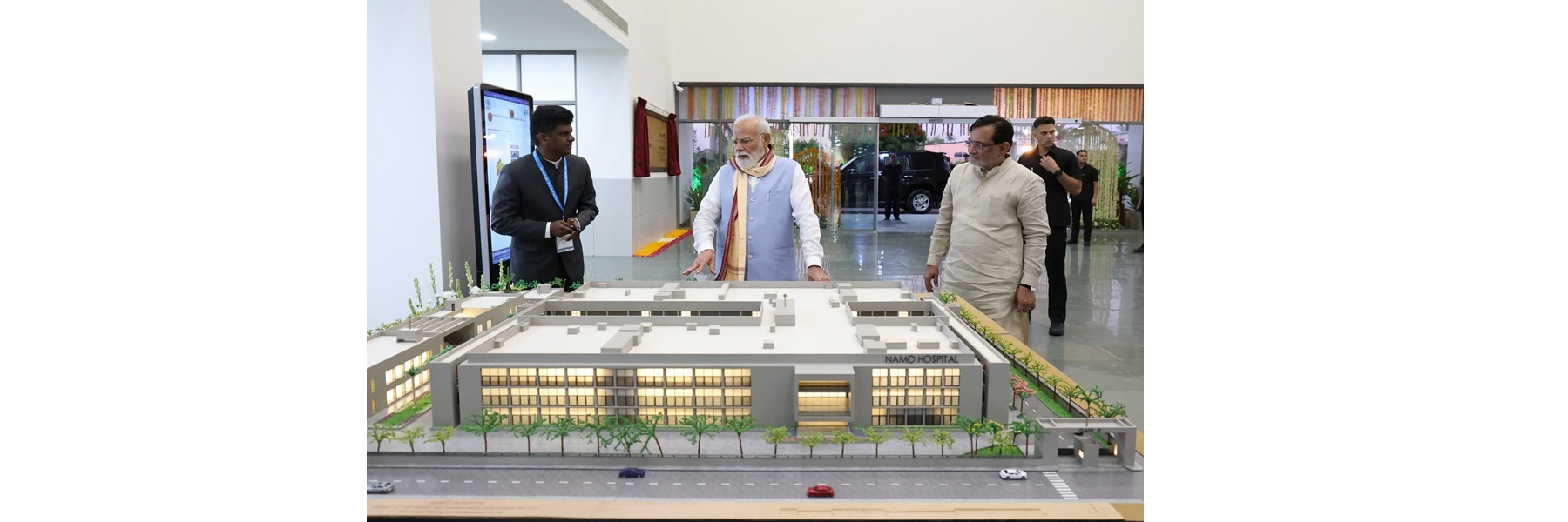 दमन में NAMO हॉस्पिटल का उद्घाटन करते हुए पीएम।
