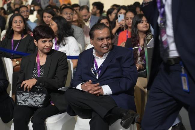 मुकेश अंबानी 01 मई, 2025 को महाराष्ट्र के मुंबई में आयोजित वेव्स 2025 में भारत के नेतृत्व वाली वैश्विक मनोरंजन क्रांति के लिए विजन का अनावरण करेंगे।