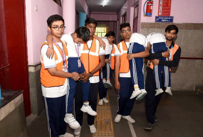 07 मई, 2025 को नई दिल्ली के मयूर विहार फेज-3 स्थित विद्या बाल भवन, सीनियर सेकेंडरी स्कूल में ‘मॉक ड्रिल’ की झलकियाँ।