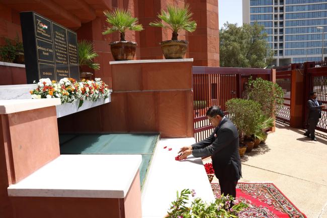 श्री बैजयंत जय पांडा के नेतृत्व में सर्वदलीय प्रतिनिधिमंडल आतंकवाद के विरुद्ध शून्य सहनशीलता और नई सामान्य स्थिति का दृढ़ संदेश लेकर कुवैत पहुंचा, जिसे कुवैत में होने वाले अपने कार्यक्रमों में रेखांकित किया जाएगा।