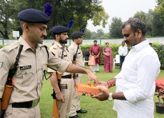 The Minister of State for Information and Broadcasting and Parliamentary Affairs, Dr. L. Murugan hoisting the National Flag at his residence in New Delhi on the occasion of 79th Independence Day on August 15, 2025.