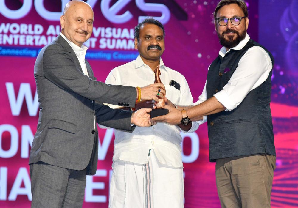The Minister of State for Information and Broadcasting and Parliamentary Affairs, Dr. L. Murugan presented the creative awards during the WAVES at Mumbai, in Maharashtra on May 02, 2025.