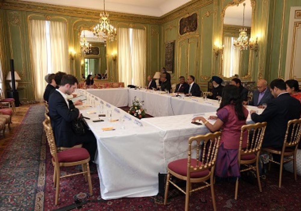 The All-Party Indian Parliamentary Delegation had an in-depth and interactive discussion with experts from various French think-tanks. The Think-tanks were briefed on India's strong and clear message against terrorism.