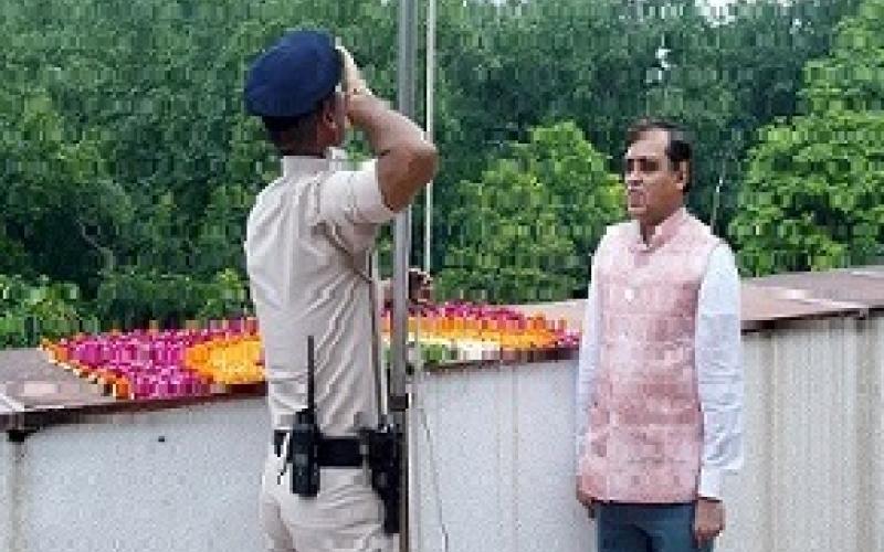 The Principal Director General, Press Information Bureau, Shri Dhirendra Ojha hoisting the National Flag (Tiranga) on the occasion of 79th Independence Day celebrations at National Media Centre, in New Delhi on August 15, 2025.