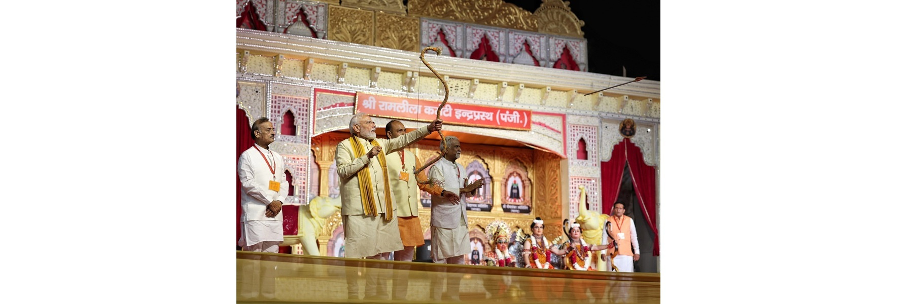 प्रधानमंत्री ने दिल्ली के आईपी एक्सटेंशन स्थित डीडीए उत्सव ग्राउंड में 'श्री रामलीला कमिटी इंद्रप्रस्थ (पंजीकृत)' द्वारा आयोजित विजयादशमी समारोह में भाग लिया।