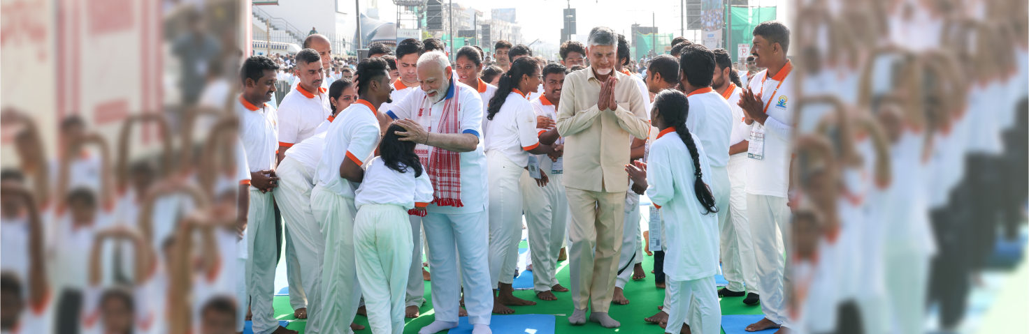 प्रधानमंत्री ने आंध्र प्रदेश के विशाखापत्तनम में 11वें अंतर्राष्ट्रीय योग दिवस समारोह में भाग लिया