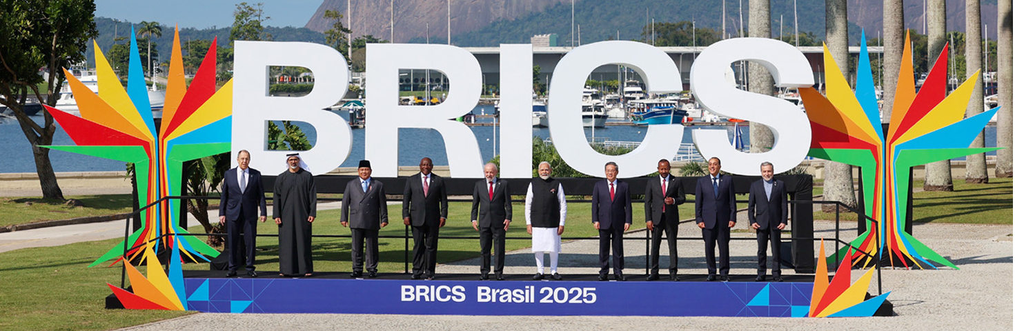 PM in a family photograph with BRICS Members on the sidelines of 17th BRICS Summit at Rio de Janeiro, in Brazil