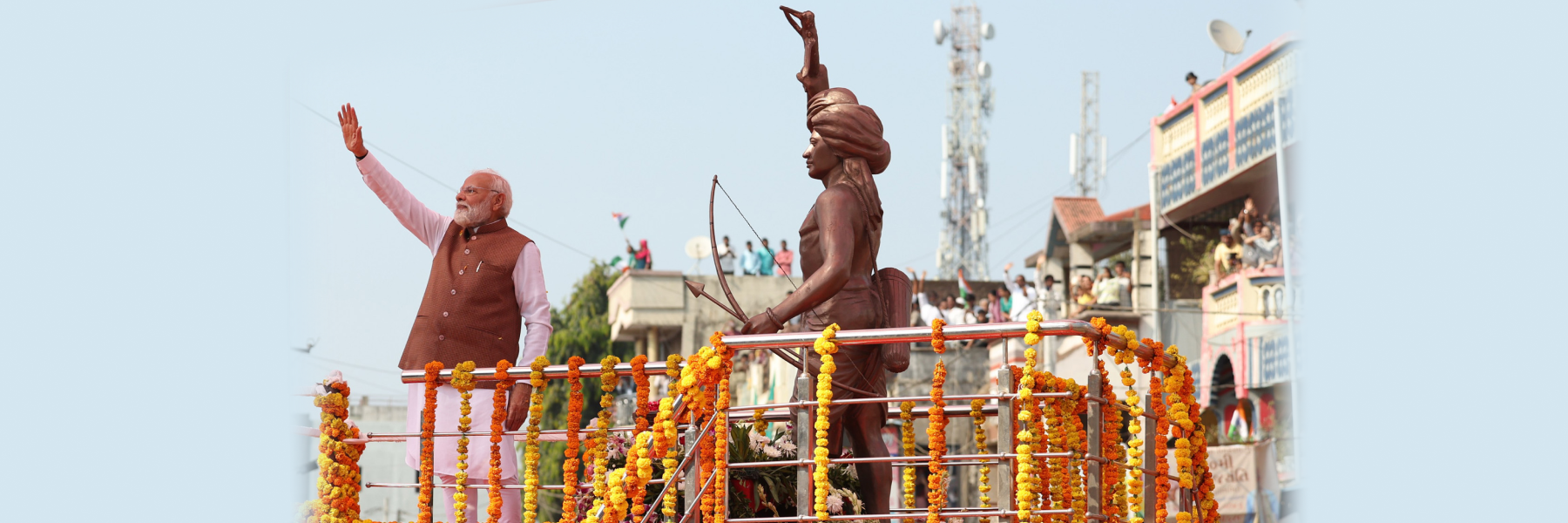 PM receives warm welcome by enthusiastic crowd during the Grand Road Show on his arrival at Narmada, in Gujarat