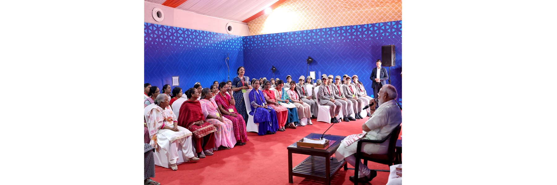 प्रधानमंत्री ने दिल्ली में सरकार की विभिन्न प्रमुख योजनाओं के लाभार्थियों से बातचीत की।