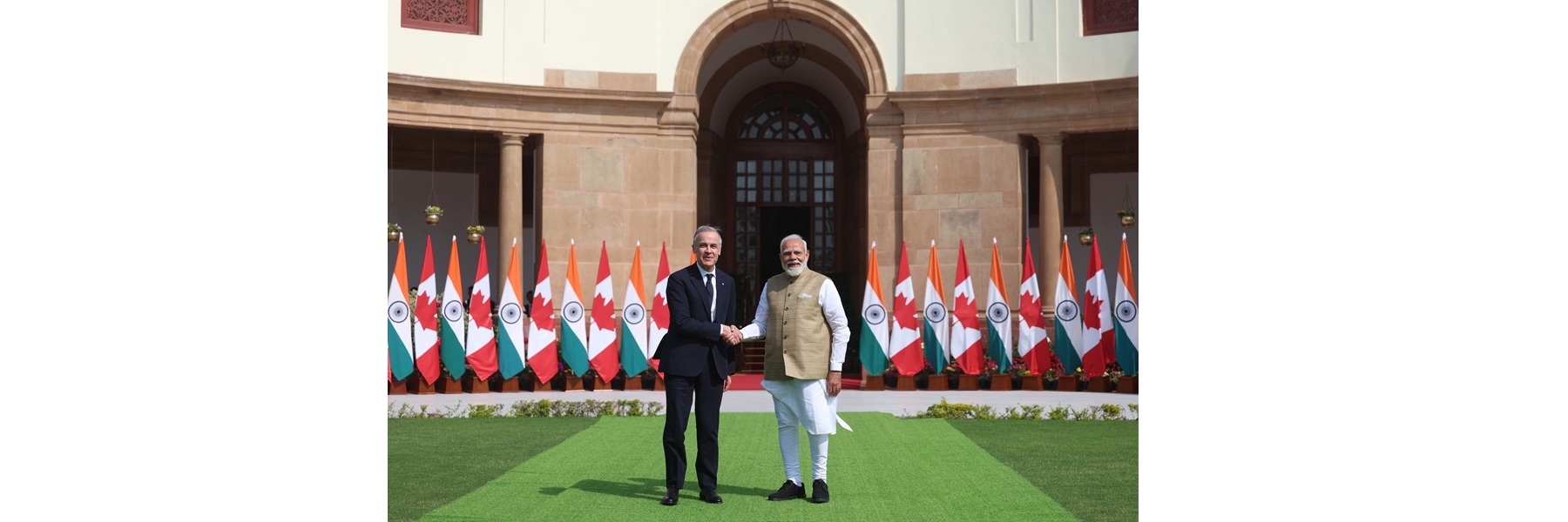 प्रधानमंत्री ने नई दिल्ली के हैदराबाद हाउस में कनाडा के प्रधानमंत्री श्री मार्क कार्नी से मुलाकात की।