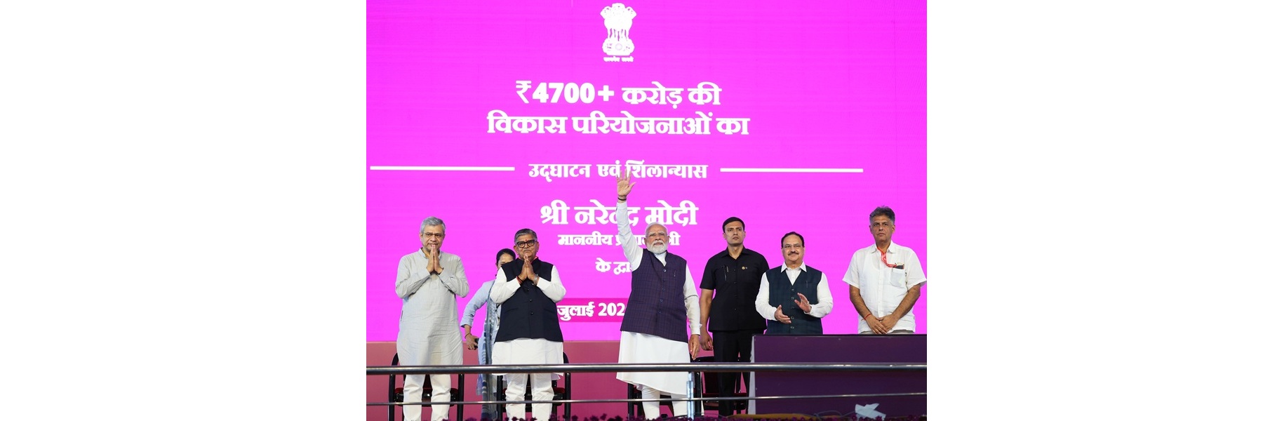 प्रधानमंत्री ने चंडीगढ़ में कई विकास परियोजनाओं की आधारशिला रखी और उन्हें राष्ट्र को समर्पित किया।