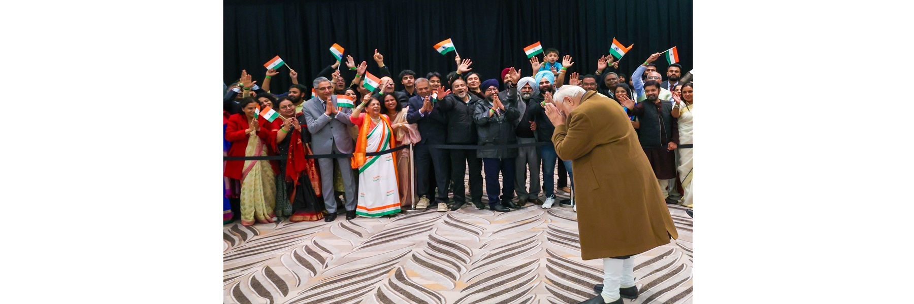 न्यूज़ीलैंड के ऑकलैंड में भारतीय समुदाय ने प्रधानमंत्री का गर्मजोशी से स्वागत किया।