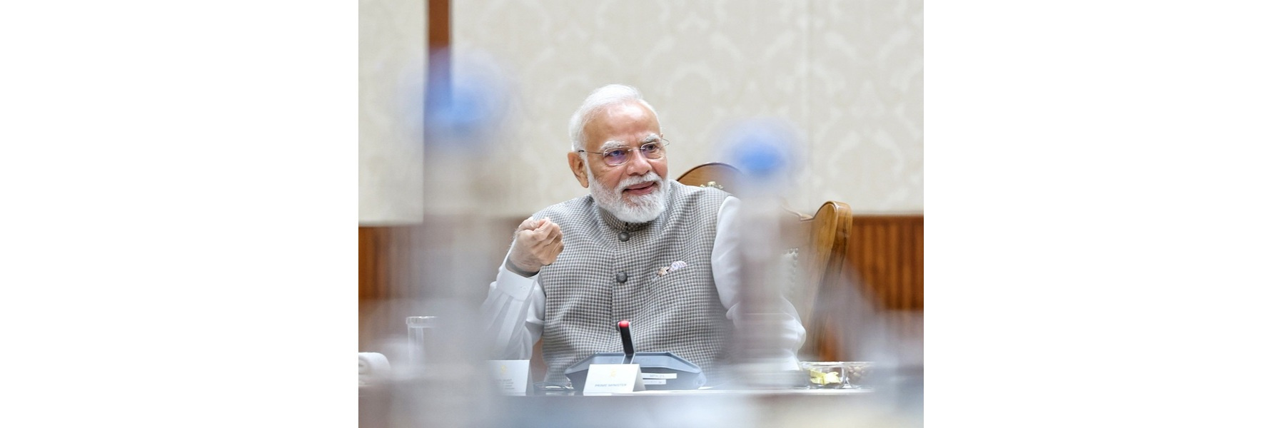 नई दिल्ली में सेवा तीर्थ में ग्लोबल सिस्टम फॉर मोबाइल कम्युनिकेशंस एसोसिएशन (GSMA) के बोर्ड सदस्यों के साथ प्रधानमंत्री की बातचीत।